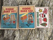 1983 2 Fox Run Craftsman Kiddie Bake Set  1 1987 Set Inland, PA U. S.A.