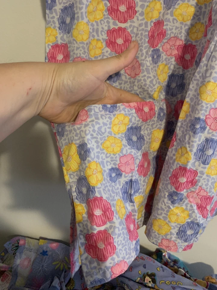 WOMENS J.I.J. SCRUBS FLORAL & LEOPARD PRINT SCRUBS TOP  SIZE 2X - Image 3 of 4