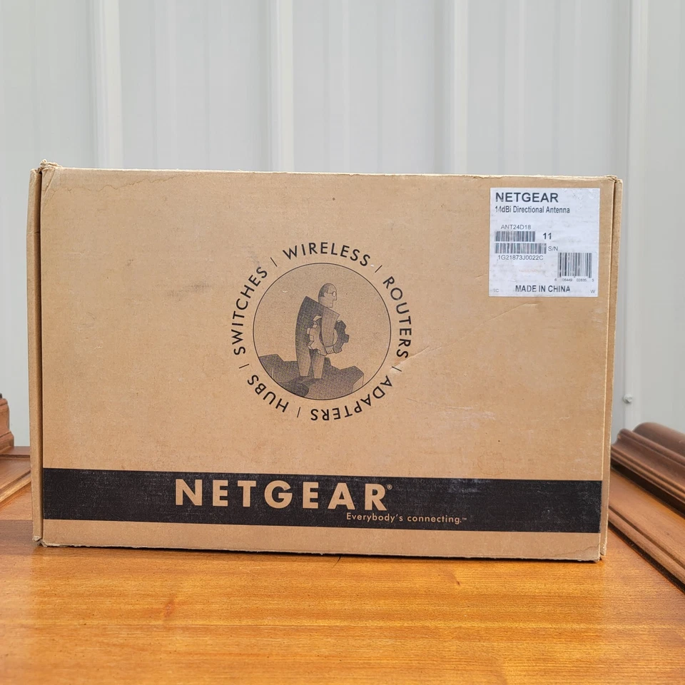 NETGEAR ANT24D18v2 14Dbi Patch Panel Directional Antenna - Image 2 of 4