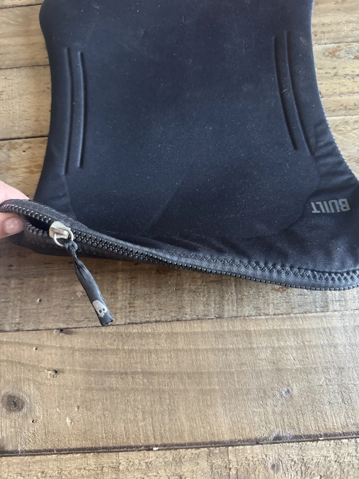 Funda de neopreno con cremallera para computadora portátil tableta CONSTRUIDA NY de 14" x 12" negra de viaje Foto 4 de 4