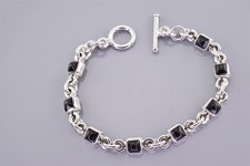 HOB Sterlingsilber 7 mm Pyramide schwarzer Onyx verbunden 925 Knebelarmband 20 g 7 Zoll