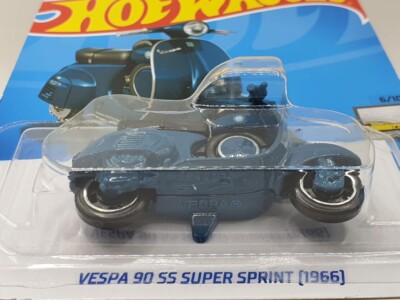 Hot Wheels Vespa 90 SS Super Sprint 1966 - Modello Scala 1:64 Bianco, Collezione HW Moto