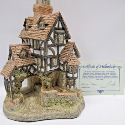 David Winter Cottage Squire s Hall Great Britain 1985 COA Hand made John Hine