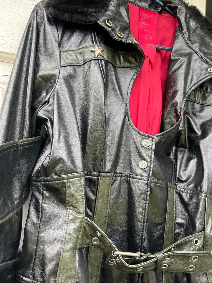 Abrigo de vinilo plisado Lip Service Division XXL negro verde raro vintage como está Foto 4 de 4