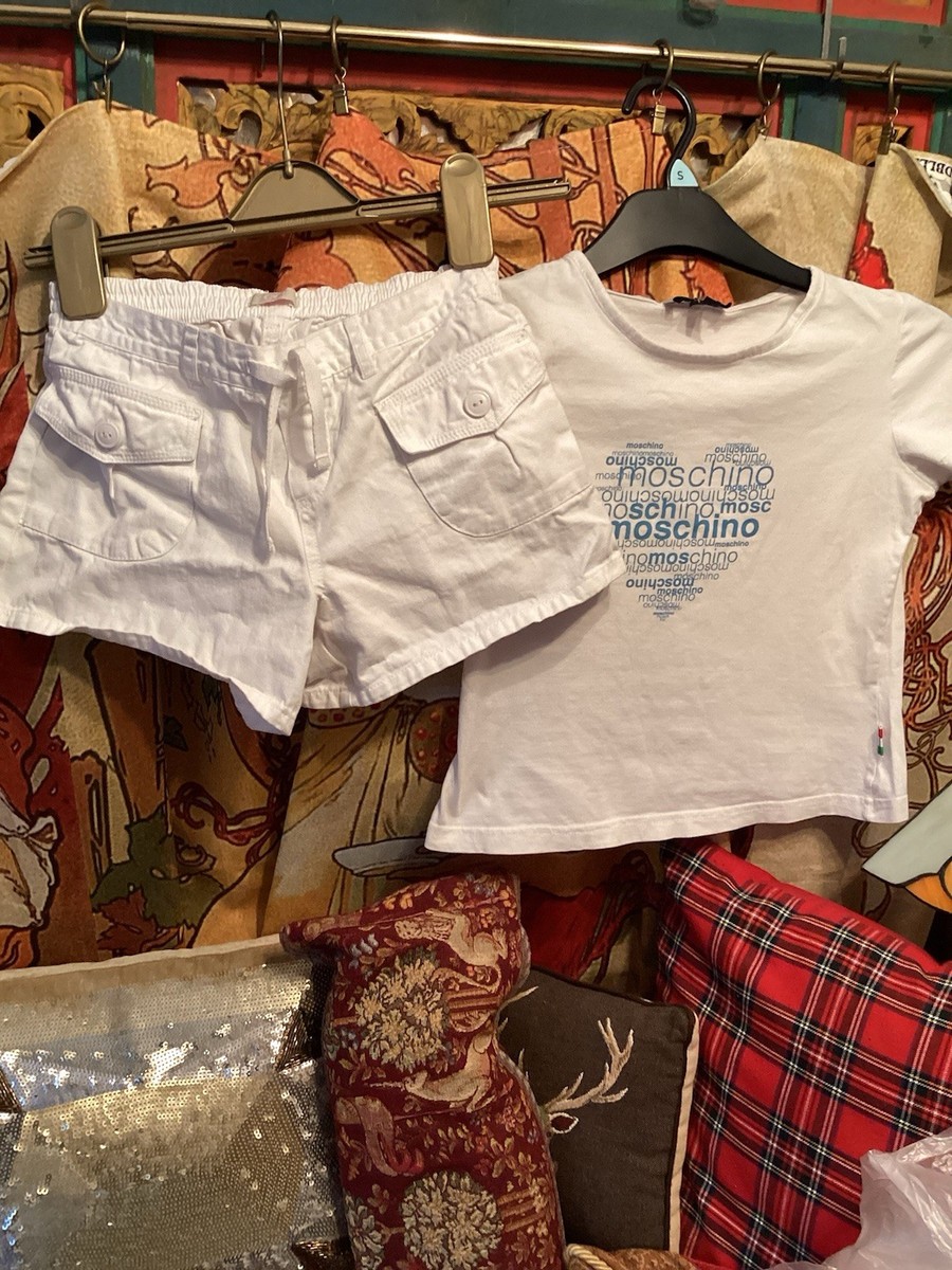 GREAT GIRLS MOSCHINO JUN T SHIRT, PLUS COTTON WHITE SHORTS AGE 11