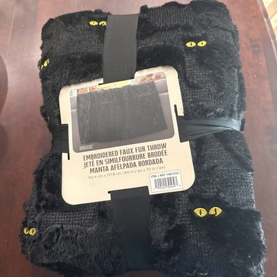 VIRAL TIK TOK COSTCO EMBROIDERED FAUX FUR HALLOWEEN FALL THROW BLACK CAT NWT