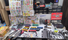 HUGE LOT,HO SCALE TRAINS,LOCOMOTIVES,CARS,BUILDING KITS, OF DIFFERNT LISTINGS