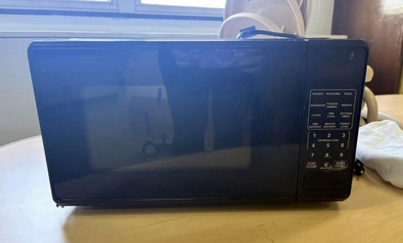 Countertop Microwave 0.7 cu ft 700W Black Digital Display Defrost 6 Programs
