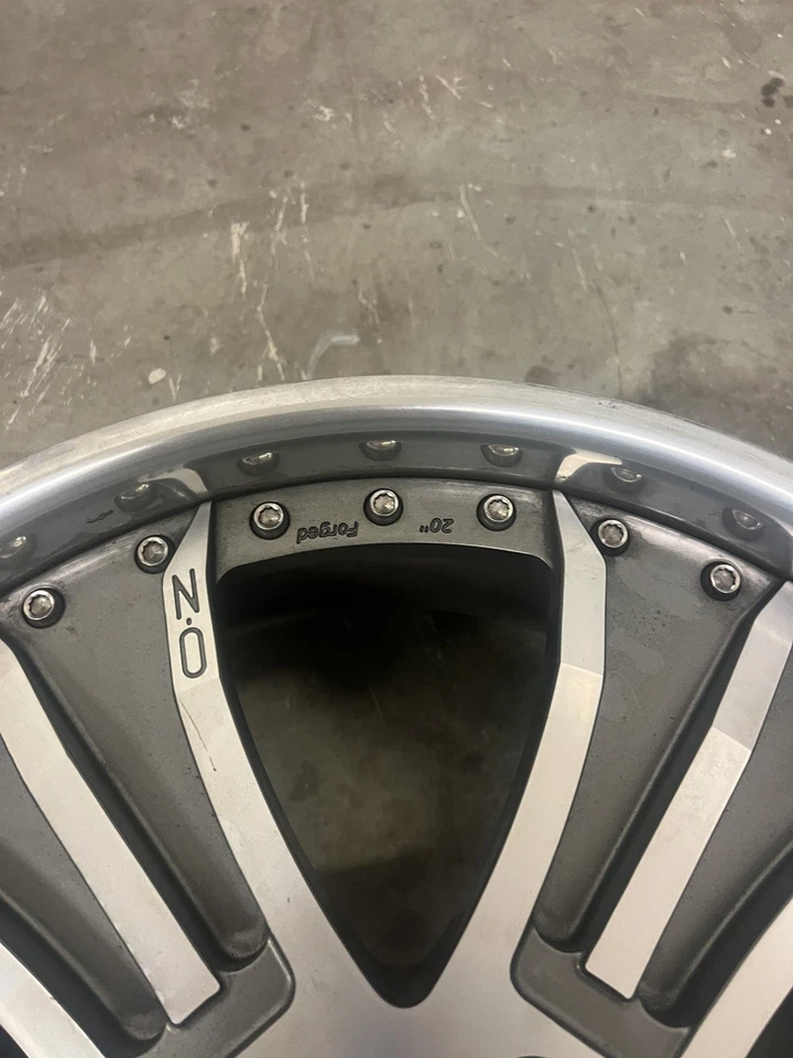 Llantas originales Maserati GranTurismo buenas para un 2007-2019, originalmente en un 2012 Foto 2 de 4