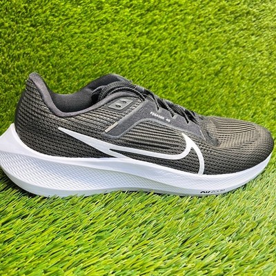 Nike Air Zoom Pegasus 40 Womens Size 9 Black White Road Running Shoes Sneakers