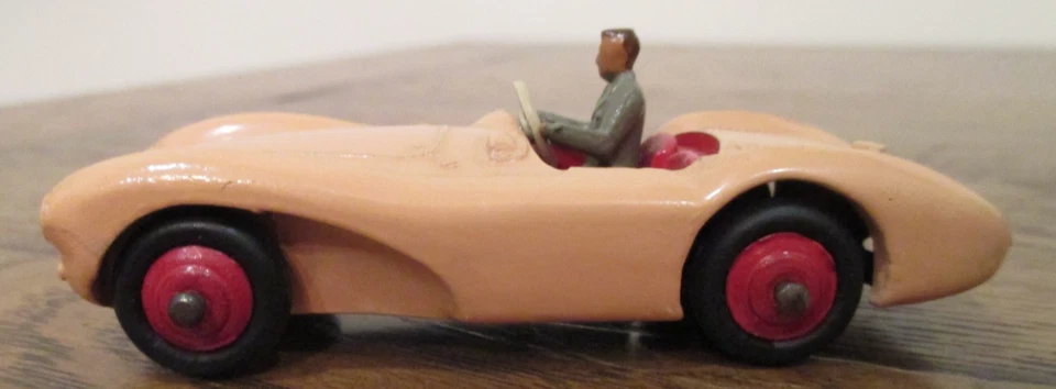 Dinky Toys (104) ASTON MARTIN DB3S. En caja Foto 2 de 4