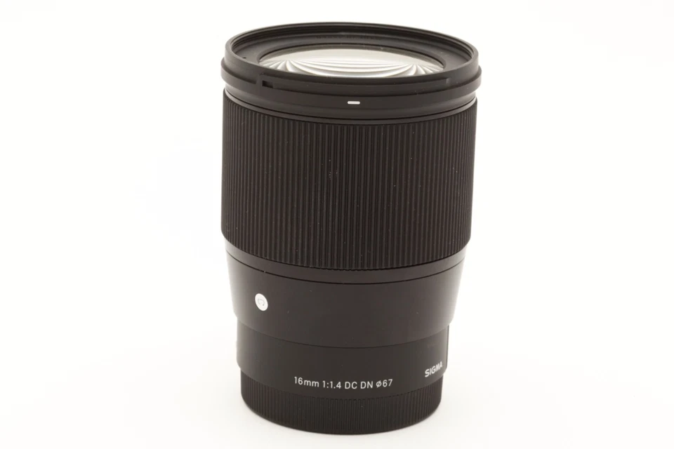 Lente contemporánea Sigma 16 mm f1,4 DC DN (Sony E) con capucha y caja #49283 Foto 2 de 4