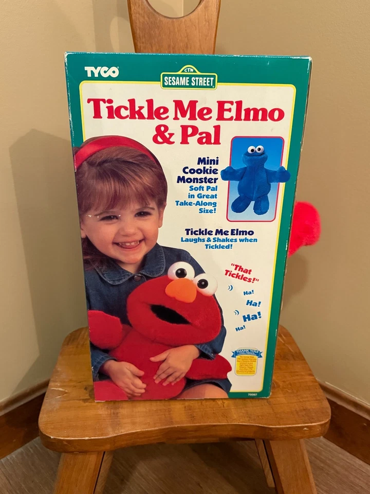Boneca de Pelúcia Completamente Original Tickle Me Elmo & Cookie Monster 1996 Tyco 70087 - Imagem 4 de 4