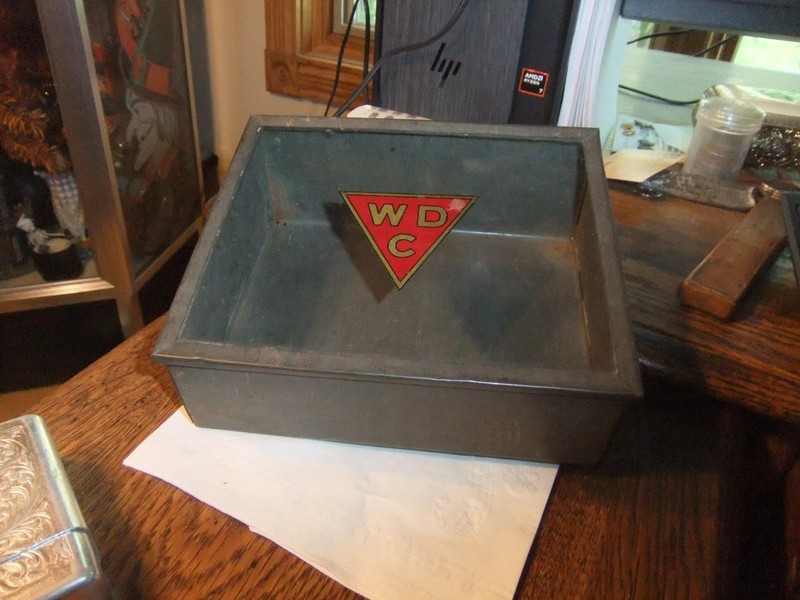 RARE--VINTAGE WDC WILLIAM DEMUTH COMPANY PIPE COUNTER DISPLAY BOX