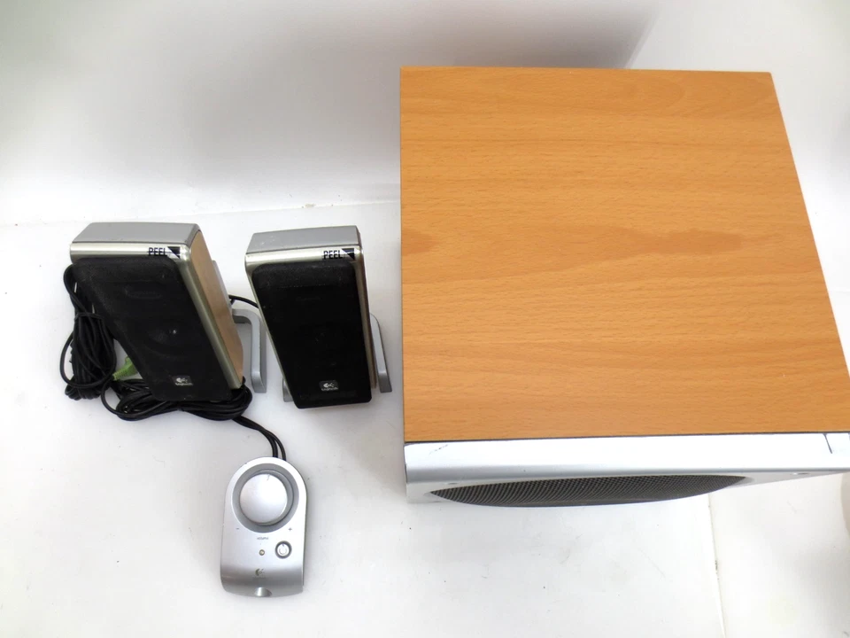 Logitech Z3 (S-0085A) Desktop-Lautsprecher mit Holzmaserung mit Kabelfernbedienung & Sub - Bild 2 von 4