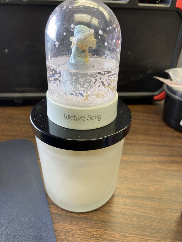 Precious Moments "Winter's Song" Snow globe 