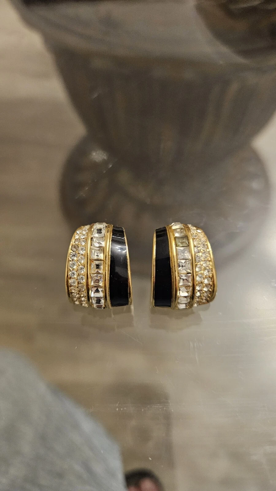 Boucles d'oreilles créateur Christian Dior.