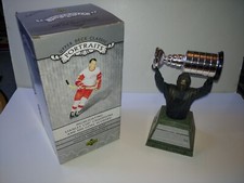 RARE 03 UPPER DECK PORTRAITS STANLEY CUP STATUE 1/25 JOE SAKIC AVALANCHE