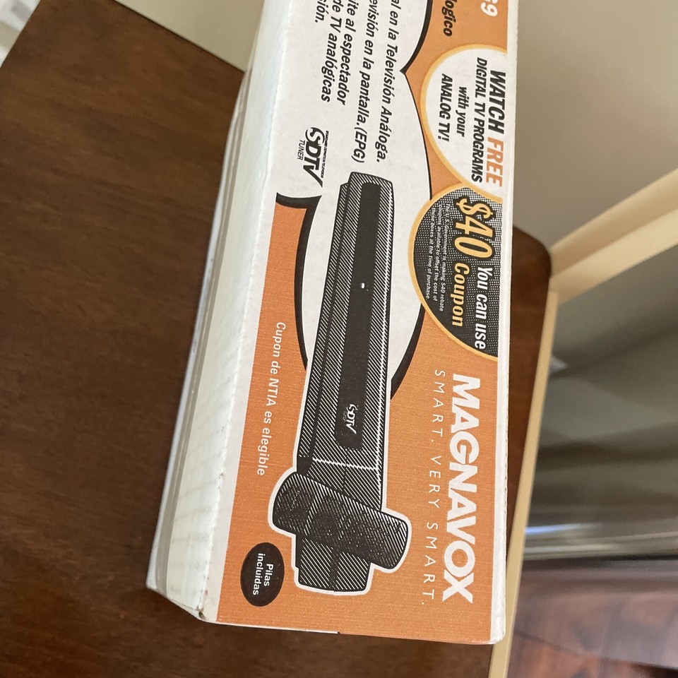 Magnavox TB100MG9 DTV Digital To Analog Converter Box With Remote New