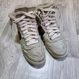 Gucci beige chaussures femmes baskets hautes bordure fourrure bande Web Gucci femmes 7 US