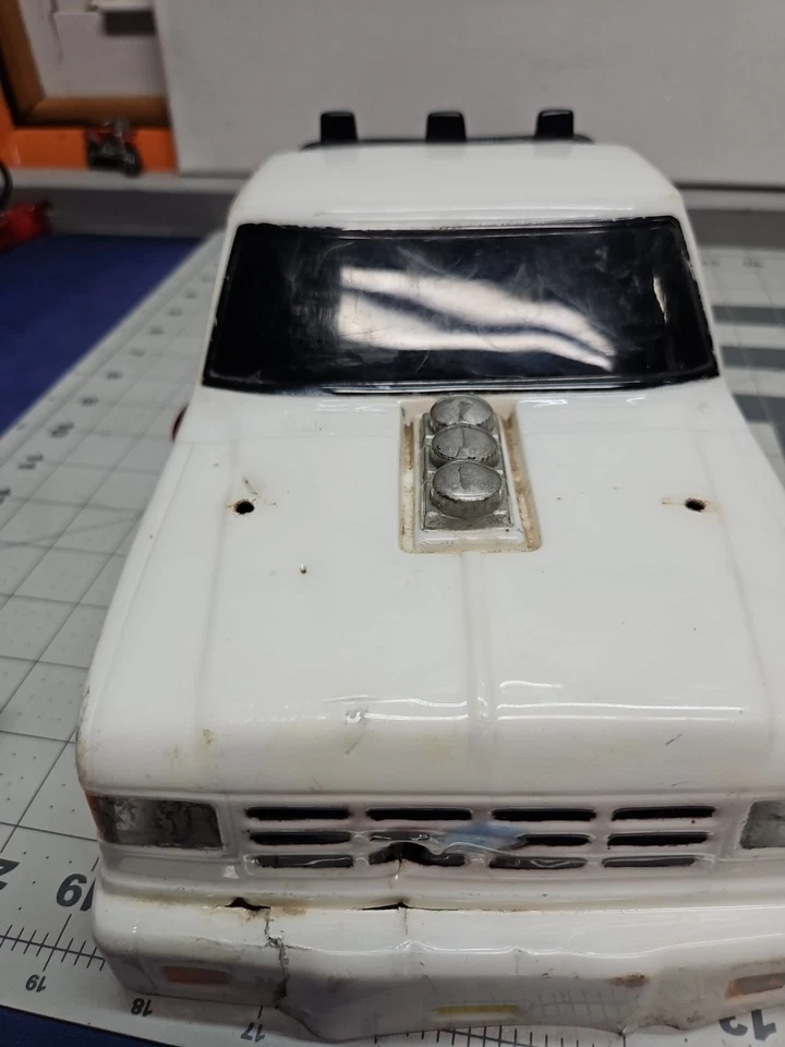 Parma?  1/10 scale  ford  PU body Rare  Single Cab  Body Only 87 F150 long bed - Image 3 of 4