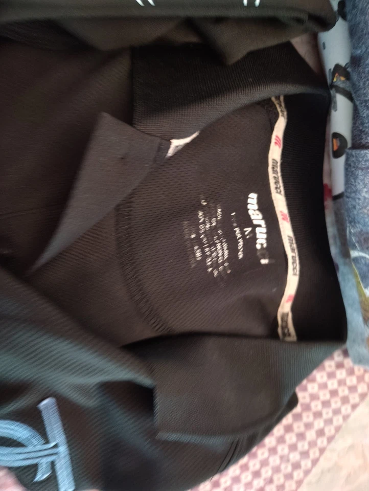 Paquete de una camiseta de vestir mediana para hombre Foto 3 de 4