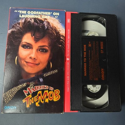 Married to the Mob VHS 1988 Crime Comedy Michelle Pfeiffer Orion Home Video