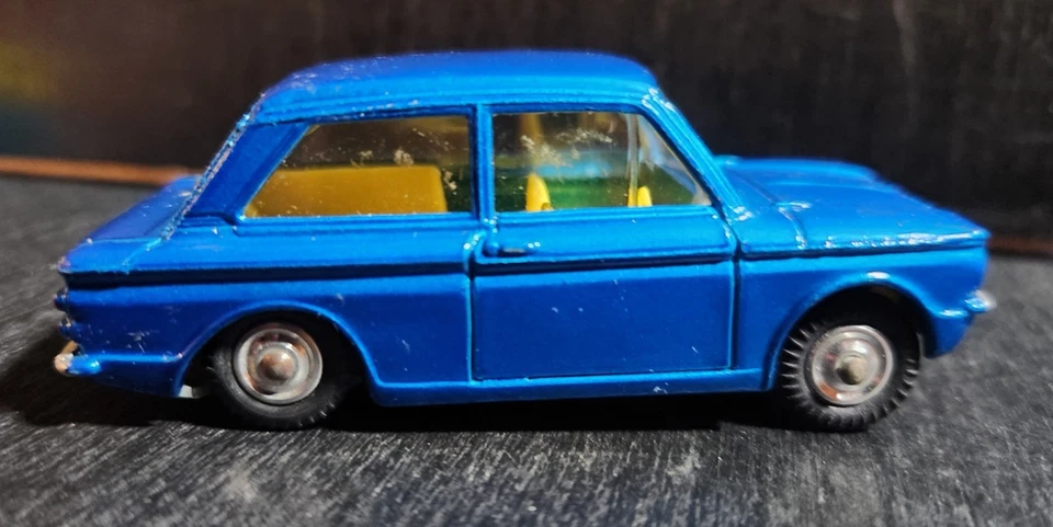 CORGI TOYS 251 HILLMAN IMP AZUL FUNDIDO A PRESIÓN AÑOS 60 CON EQUIPAJE INGLATERRA EN CAJA ORIGINAL Foto 4 de 4