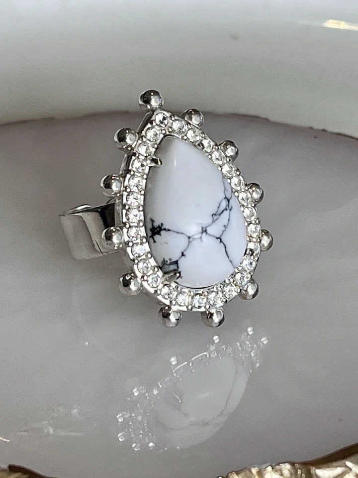 ⚜️ANILLO SAMAMTHA WILLS LOLITA EN PLATA CON HOWLITA Y CRISTALES TRANSPARENTES - NUEVO SIN ETIQUETAS Foto 2 de 4