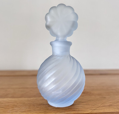 Parfum Flakon Summit Collection Frosted Blue Swirl Muster mit Gänseblümchenform Deckel