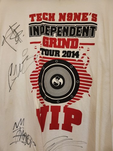 T-shirt Tech N9ne, Rittz MGK, KRIZZ, And More 2014 2XL VIP Tour AUTOGRAPHIÉ - Photo 1 sur 10