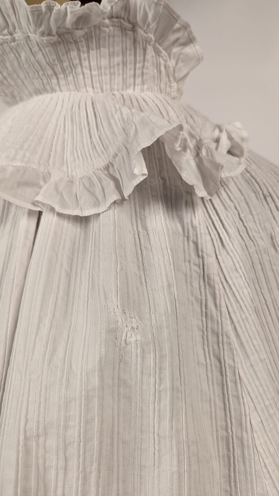 REGENCY EARY 19TH C WHITE STRIPED COTTON CHILD’S CAPE W RUFFLED COLLAR  image 4