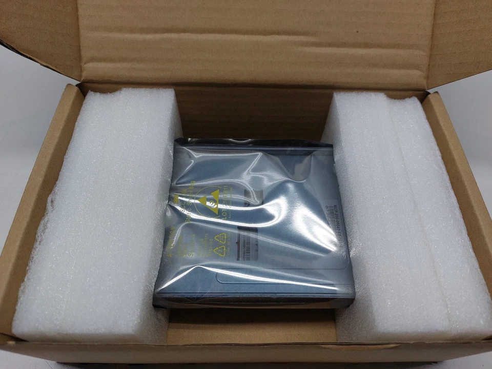 Netgear ReadyData 5200 Disk Pack RD5D1SM01-100WWS 100 GB 2.5" Solid State Drive - Image 3 of 4