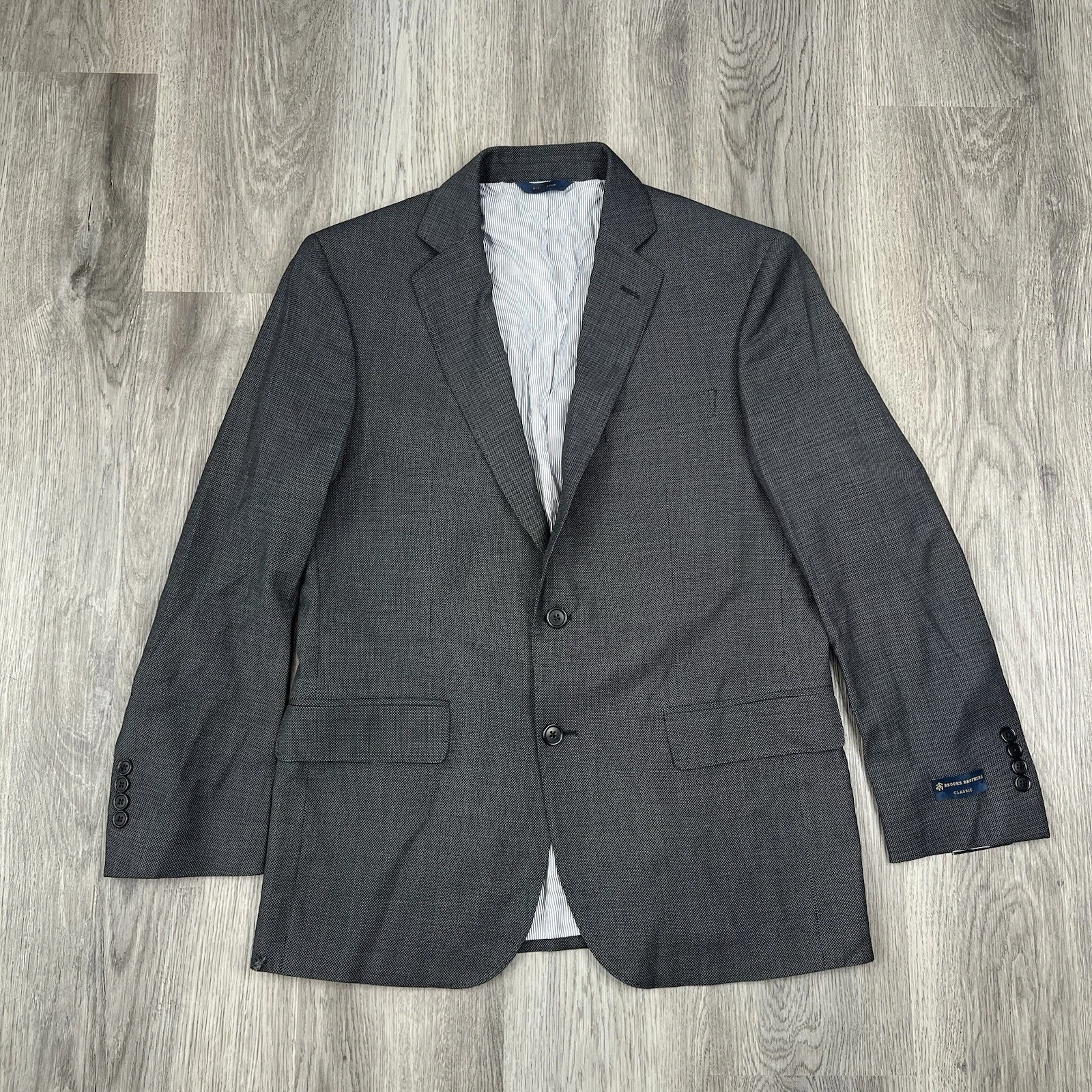 New Brooks Brothers Mens Explorer Classic Fit 2-Button Blazer 40S Short Grey
Opens in a new window o