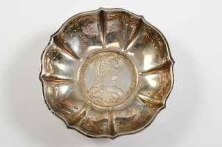 O54W24 Silber 800 Schale mit Silber Münze Theresientaler 1780