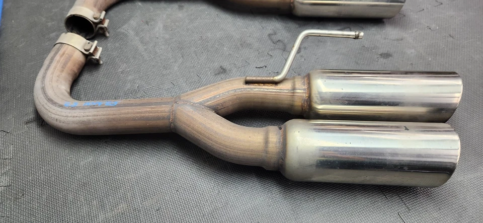 2018-2023 Ford Mustang GT C&L Axle Back Exhaust w/ Polished Tips Foto 3 de 4