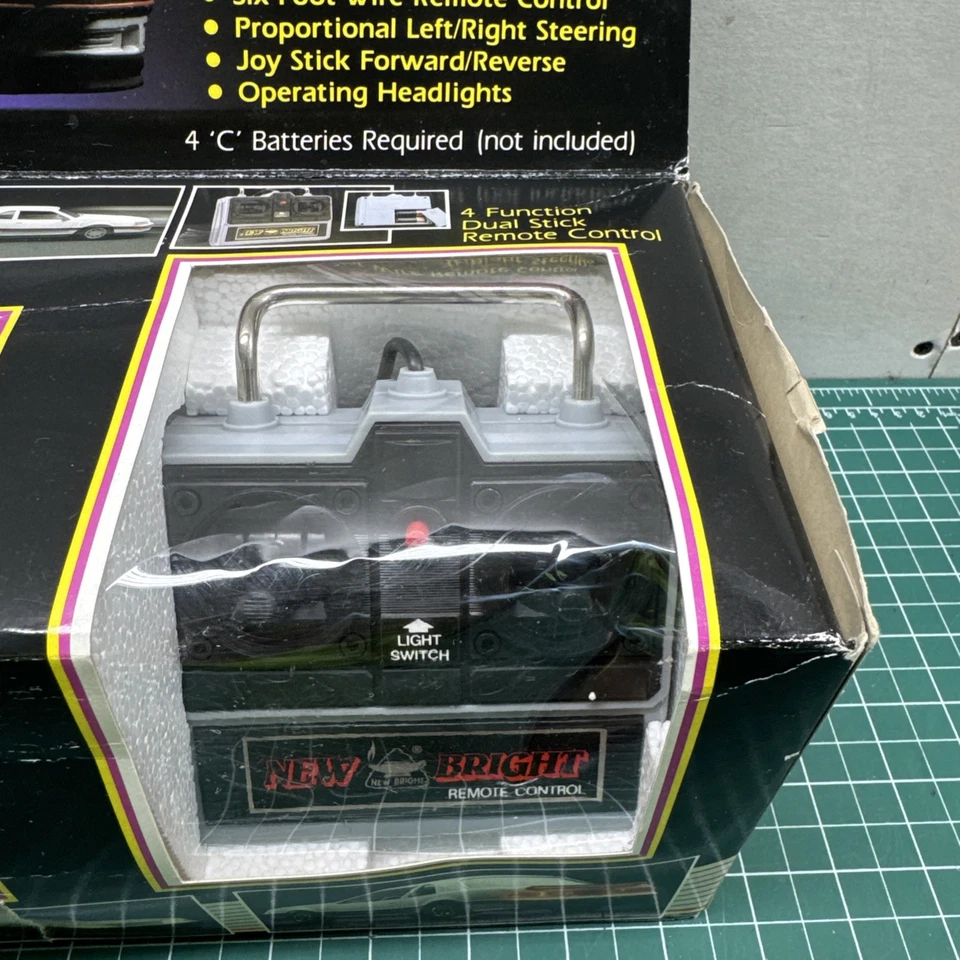 Nuevo Bright Ford T-Bird Thunderbird 1988 coche de control remoto #207 nuevo en caja B2 Foto 4 de 4