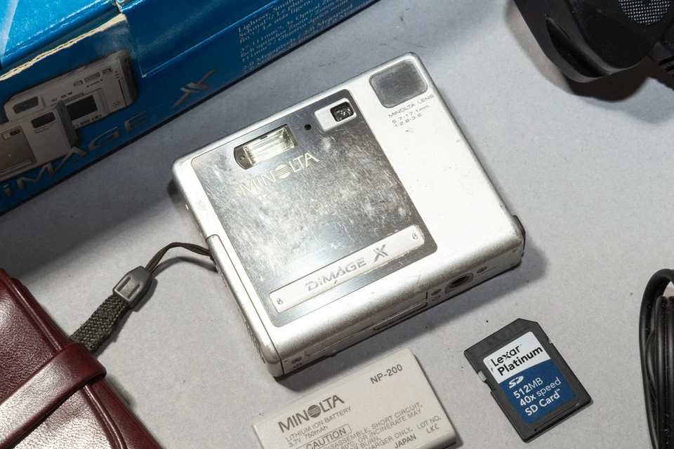 Minolta Dimage X 2MP Digital Camera WORKS + Battery Charger SD Card Original Box - Image 3 of 4