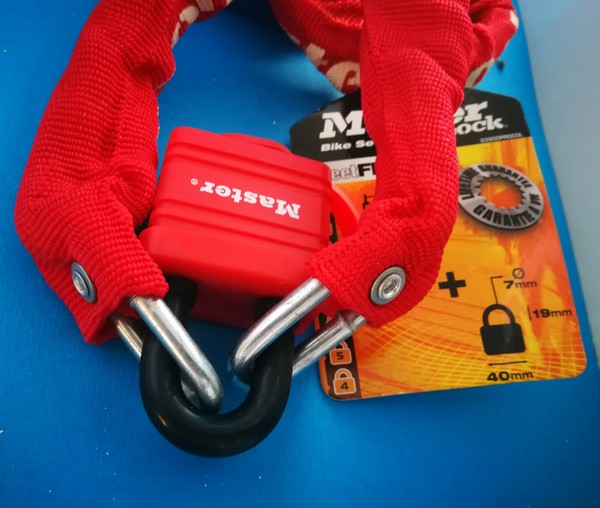 Cadena ROJA de seguridad para Bicicletas y Motocicletas. Master Lock. Nuevo.