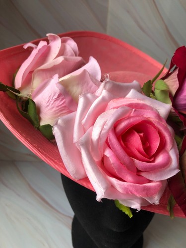 Tocado floral rosa - Imagen 6 de 8