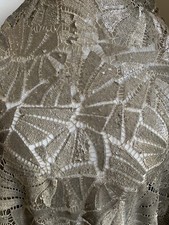 3 mtrsVoyage Theago tessuto con paillettes oro, bronzo. Prezzo £220 Mtr.