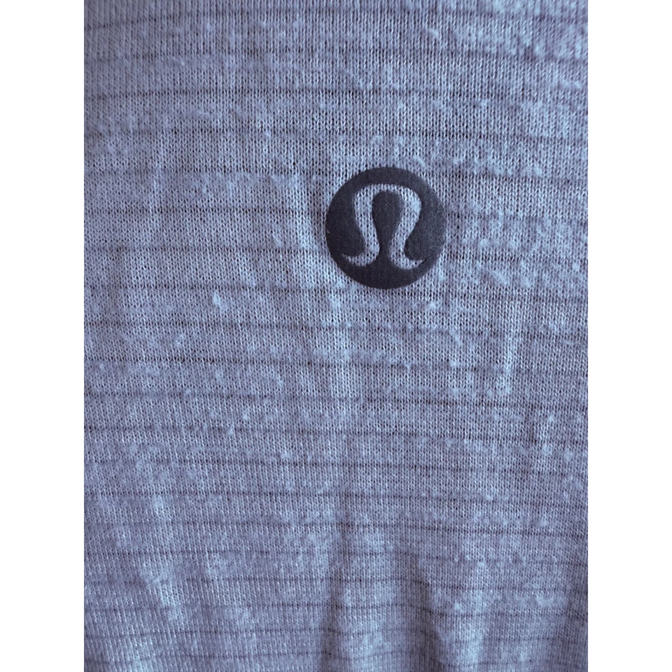 Camiseta sin mangas Lululemon blanca a rayas espalda deportiva entrenamiento atlético Foto 2 de 4