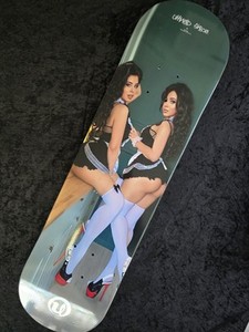 bitch skateboards キーホルダー　GIRL　oldskate bitch skateboards キーホルダーGIRLoldskate