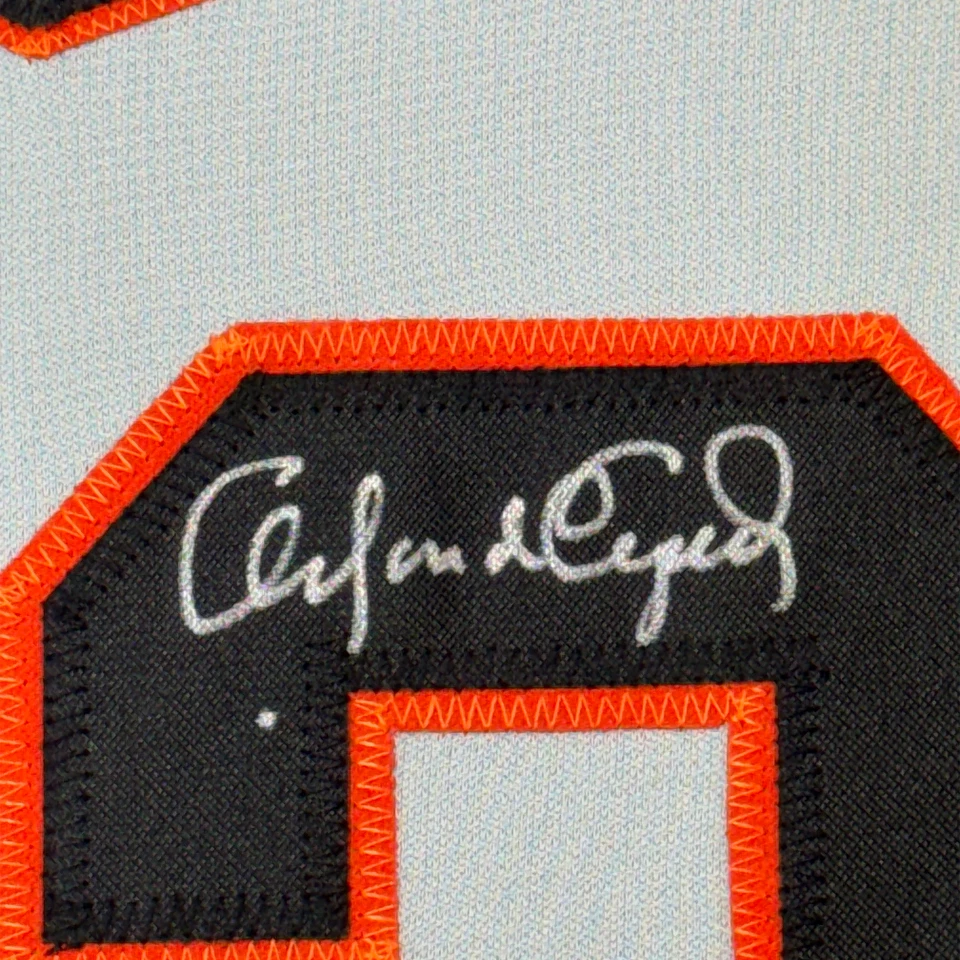 Camiseta deportiva gris de Orlando Cepeda 33x42 autografiada/firmada enmarcada de San Francisco certificado de autenticidad JSA Foto 2 de 2
