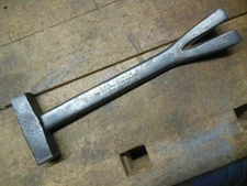 vintage Box Terrier Bridgeport Hdwe Co crate hammer old shop tool