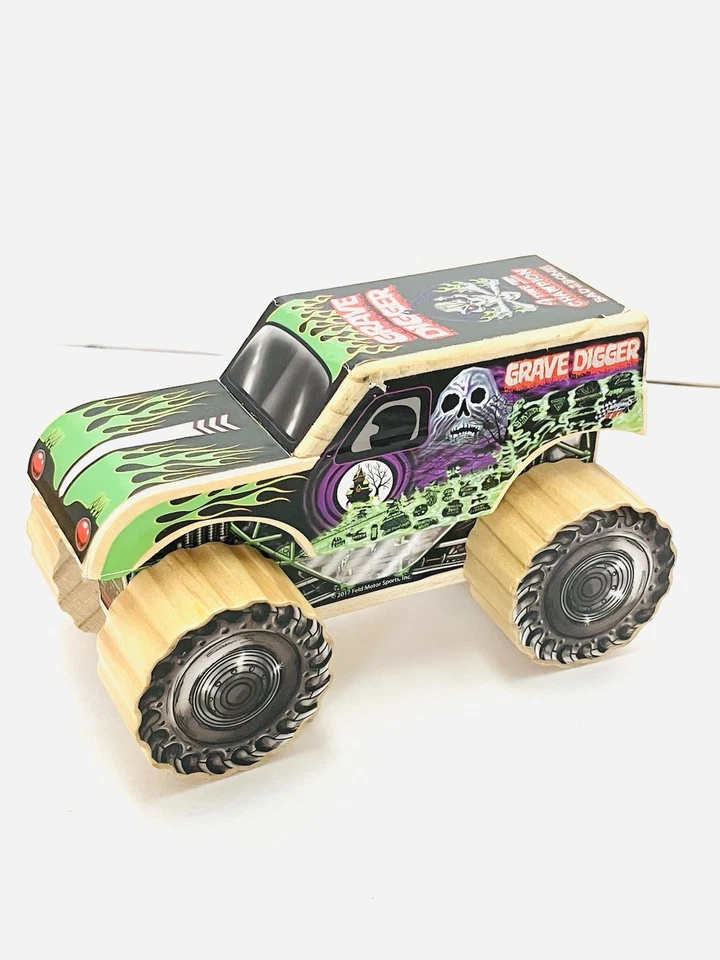 Camión de madera Grave Digger Monster Jam 2017 deportes de motor de campo desgaste menor Foto 3 de 4