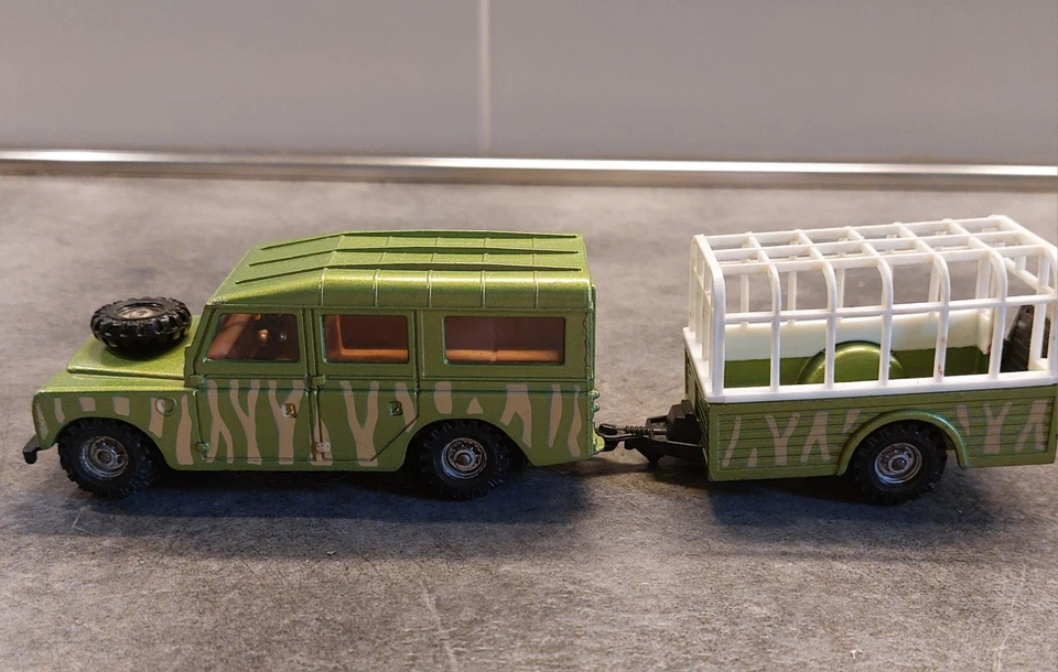 Corgi Gift Set 36 - Tarzan Land Rover 109 + Carrello + Gommone e carrello NO BOX - Immagine 2 di 4