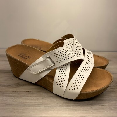 Clarks Women's Wedge White Sandal Size 8.5M Soft Cushion Open Toe Platform