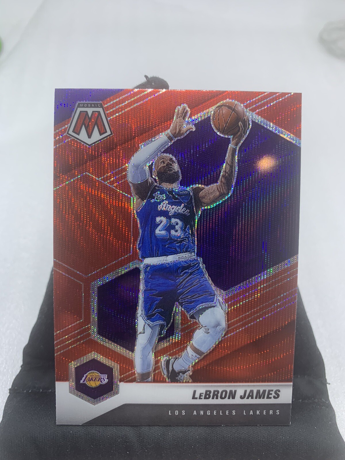 2020-21 Panini Mosaic #81 LeBron James Mosaic Red Wave LA LAKERS HOF GOAT A1