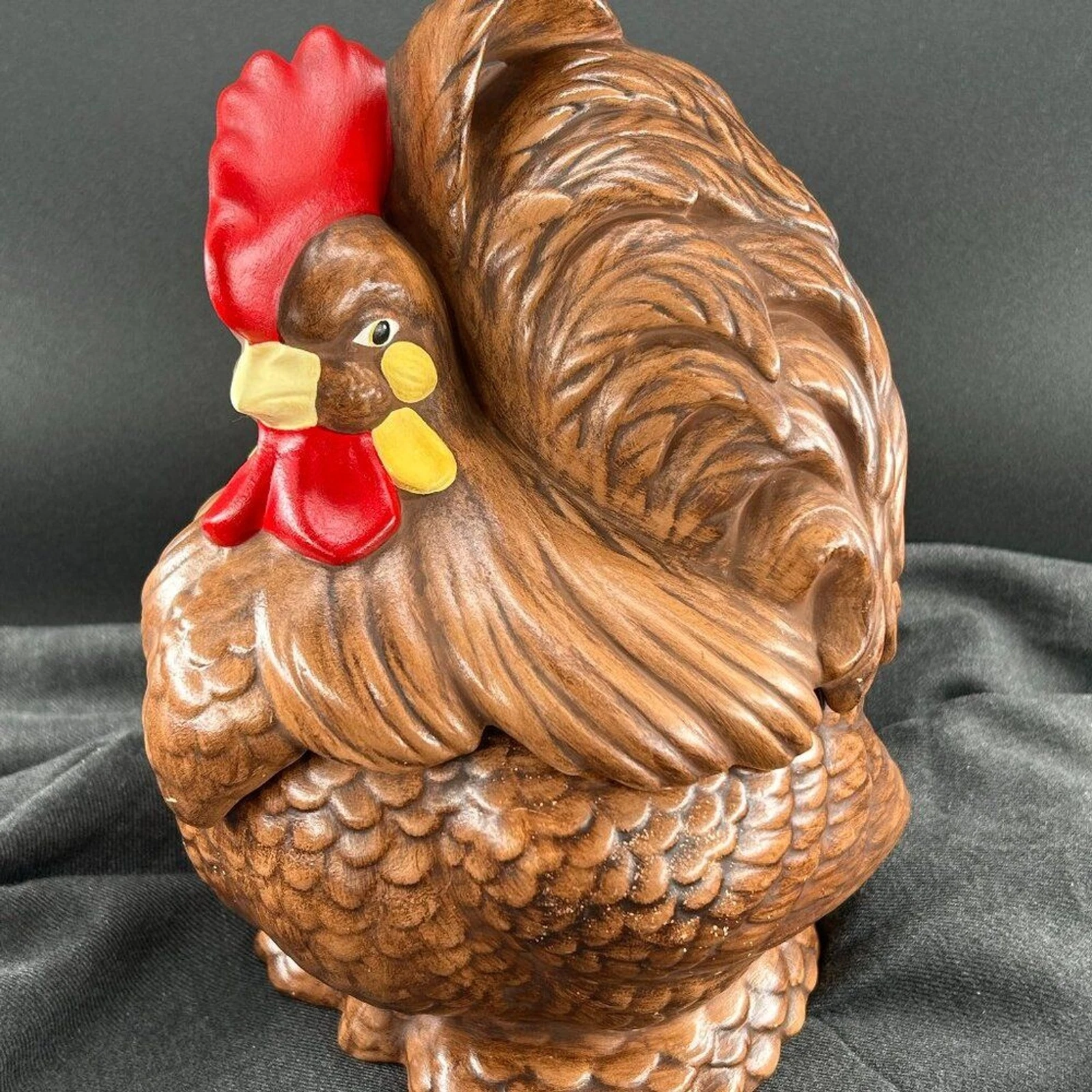 Vintage Rooster Cookie Jar Ceramic 10"H x 7 1/2"W x 22 1/2"Diameter. Handpainted